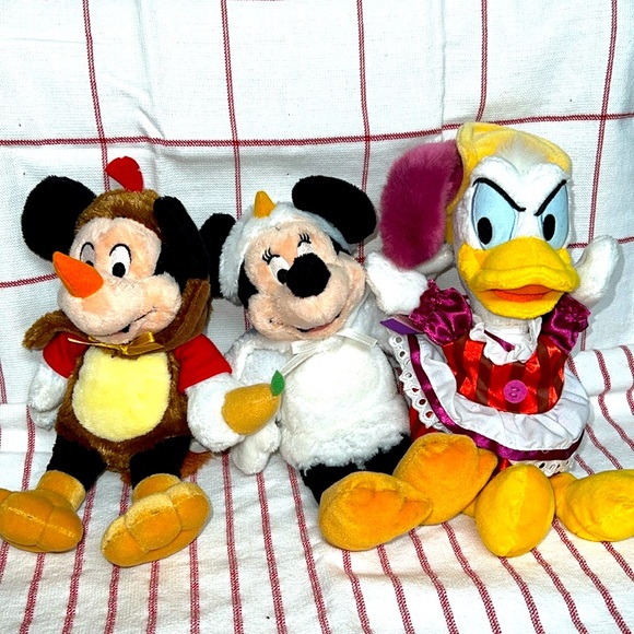 Disney Store Mickey’s 12 Days of Christmas Plush beanies lot - Picture 4 of 4